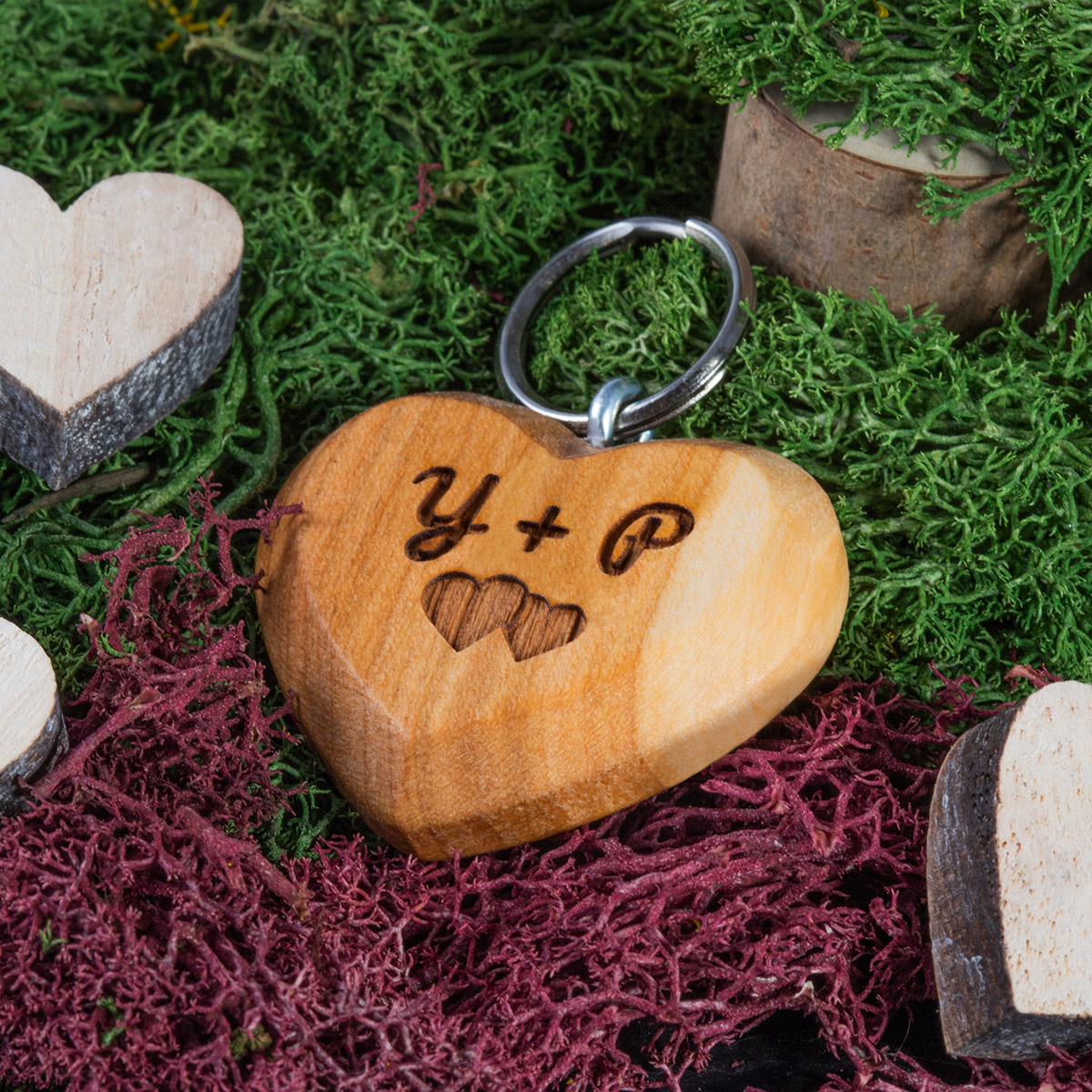 Holz Schlüsselanhänger mit Gravur in Herzform aus Kirsche | ♥ Haus der