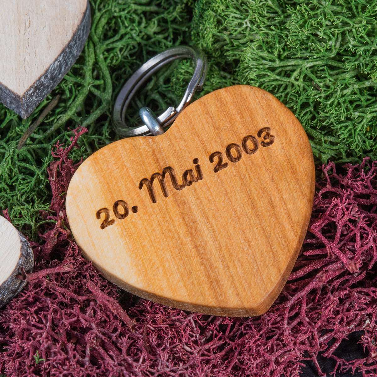 Holz Schlüsselanhänger mit Gravur in Herzform aus Kirsche | ♥ Haus der