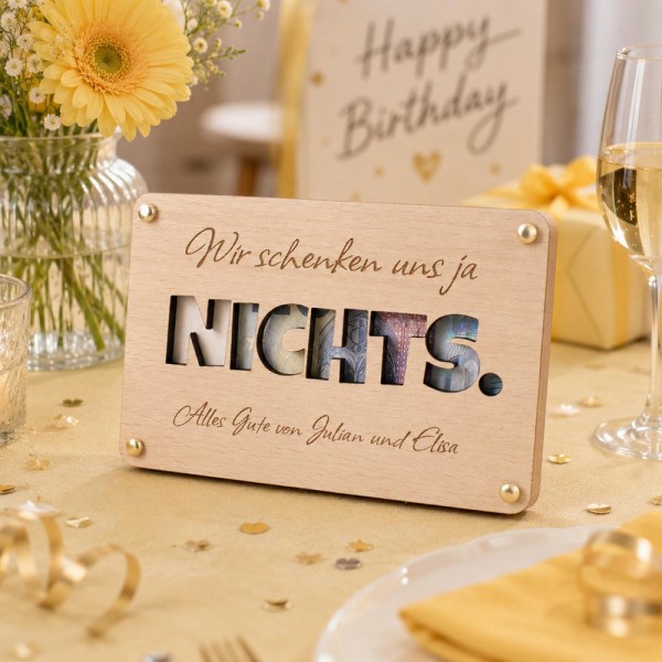 Geldgeschenk \"Wir schenken uns ja nichts\" aus Holz  Personalisierte Geschenkverpackung mit Wunschtext